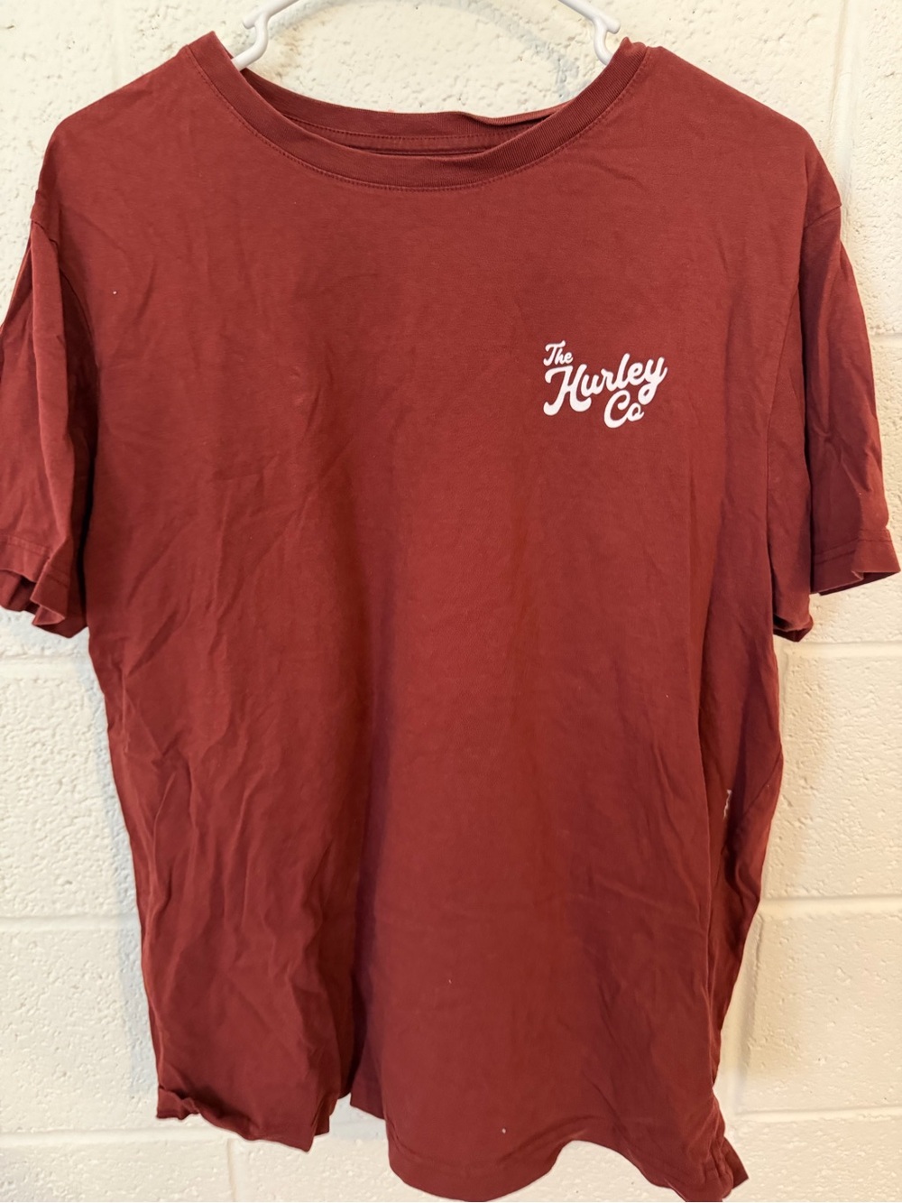 Hurley Men’s Short Sleeve Crew T-Shirt in Maroon with White Logo